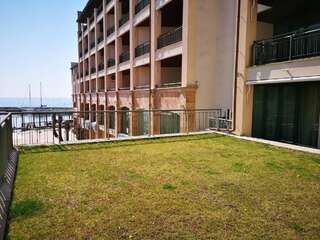 Апарт-отели Marina City ApartHotel Балчик Апартаменты с видом на сад-1